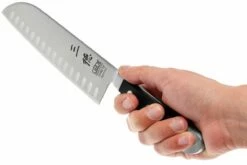 Güde Alpha Santoku Con Borde Granton, 1546/18 -KNIVESANDTOOLS Ventas GU1546 18 05 gude alpha santoku met kuiltjes gu1546 18 d5