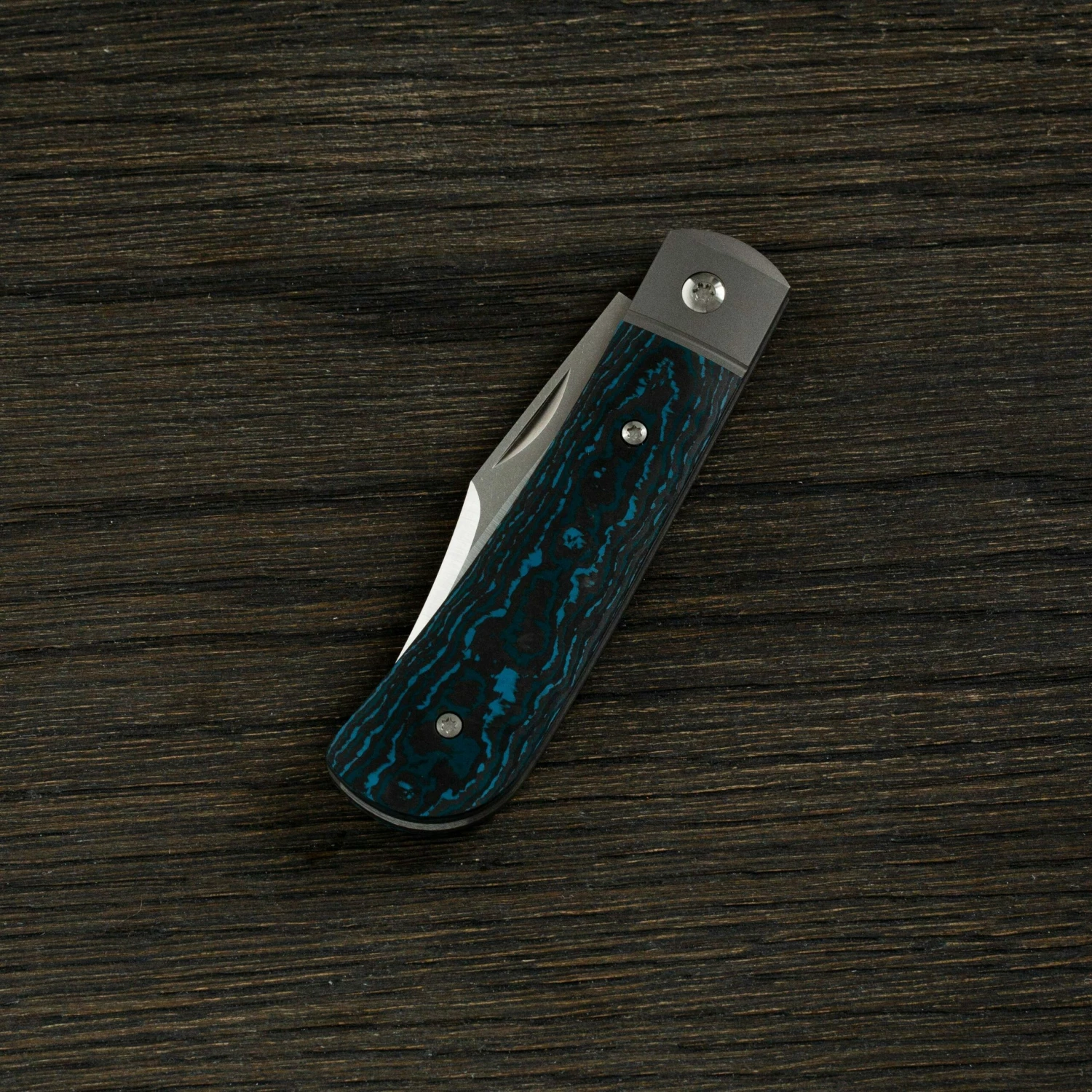 Jack Wolf Benny's Clip Fat Carbon Arctic Storm, BENNY-01-FCB, Navaja Slipjoint 4 Jack Wolf Benny's Clip Fat Carbon Arctic Storm, BENNY-01-FCB, Navaja Slipjoint - Imagen 2