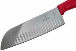 Victorinox SwissClassic 6.8521.17G Santoku Con Hoyuelos 17 Cm, Rojo 9 Victorinox SwissClassic 6.8521.17G Santoku Con Hoyuelos 17 Cm, Rojo -KNIVESANDTOOLS Ventas VT6 8521 17G 03 victorinox